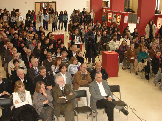 La audienciaque presenci el panel de reflexin sobre Derechos Humanos e Identidad en el hall del Edifio Central de la UNSJ